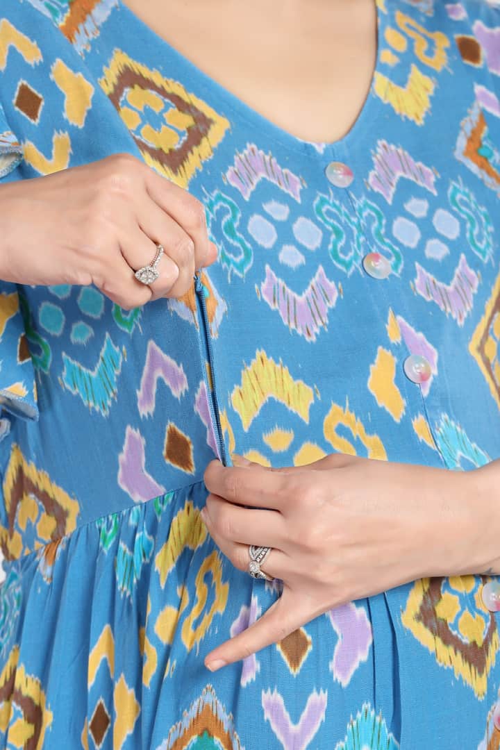 MomsBae Ocean Blue Abstract Linen Feeding Dress, nursing opening detail