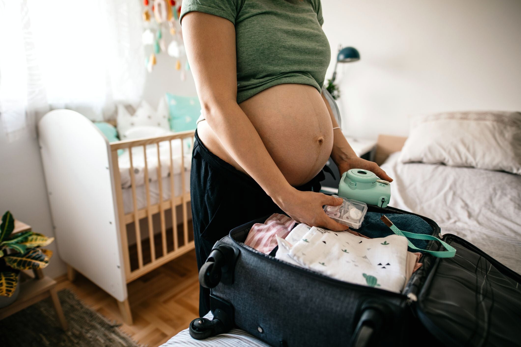 Maternity Hospital Bag Checklist, what to carry.