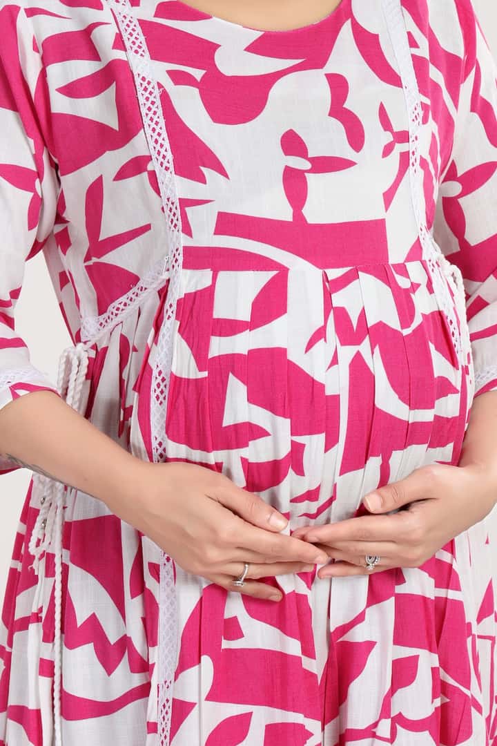 MomsBae Bubblegum Pink Printed Feeding Dress, neckline and print detail