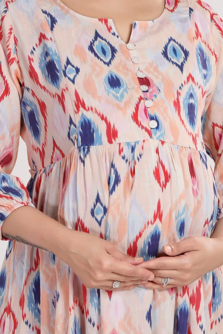MomsBae Coral Ikat Linen Maternity Feeding Dress, neckline and print detail