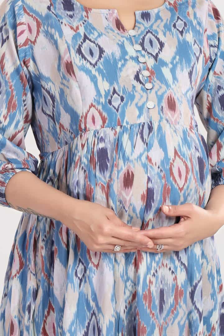 MomsBae Steel Blue Ikat Linen Feeding Dress, neckline and print detail