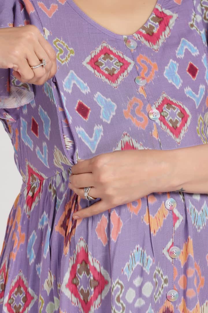 MomsBae Lavender Abstract Linen Ruffle Feeding Dress, nursing opening detail