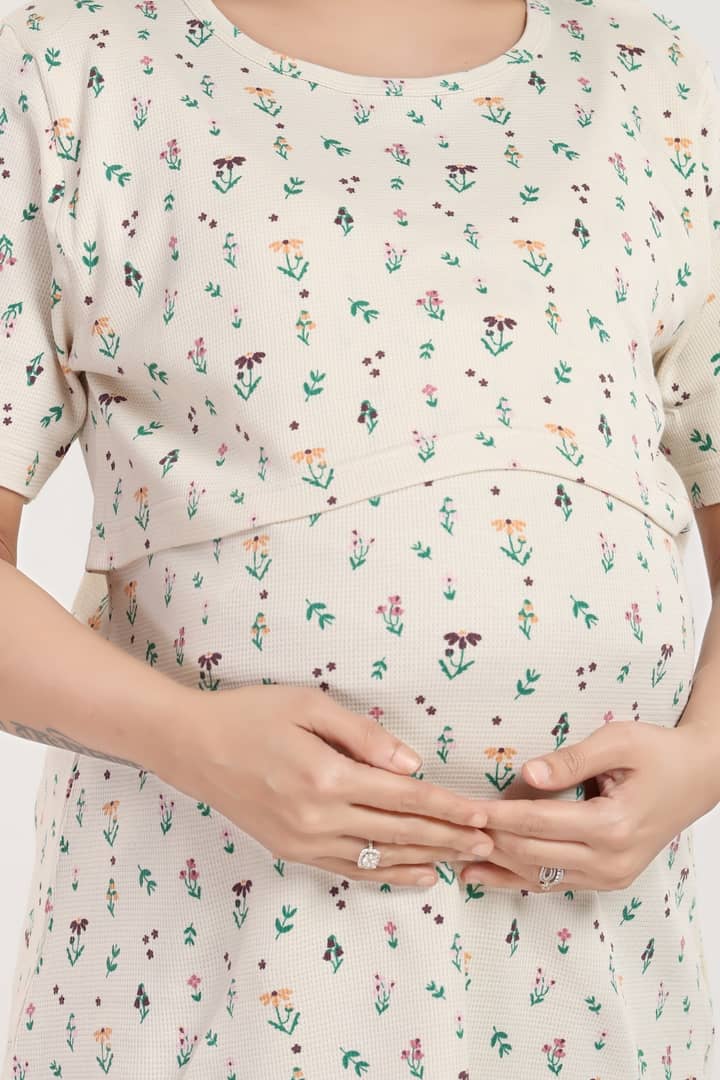 MomsBae Miniature Print Zipless Feeding T Shirt, print detail